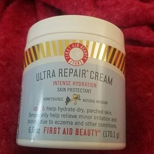 *BRAND NEW* Ultra repair cream in honeysuckle
